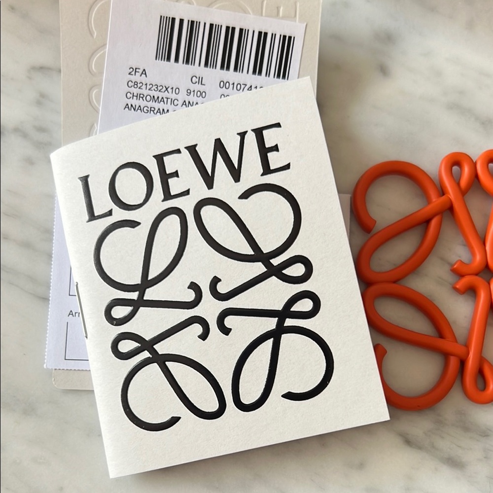 Loewe Vibrant Orange Keychain NWT - Picture 9 of 10